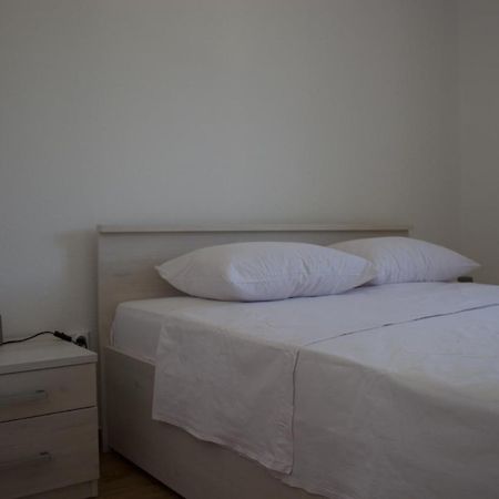 Apartmani Bauk Pucisca Exterior photo