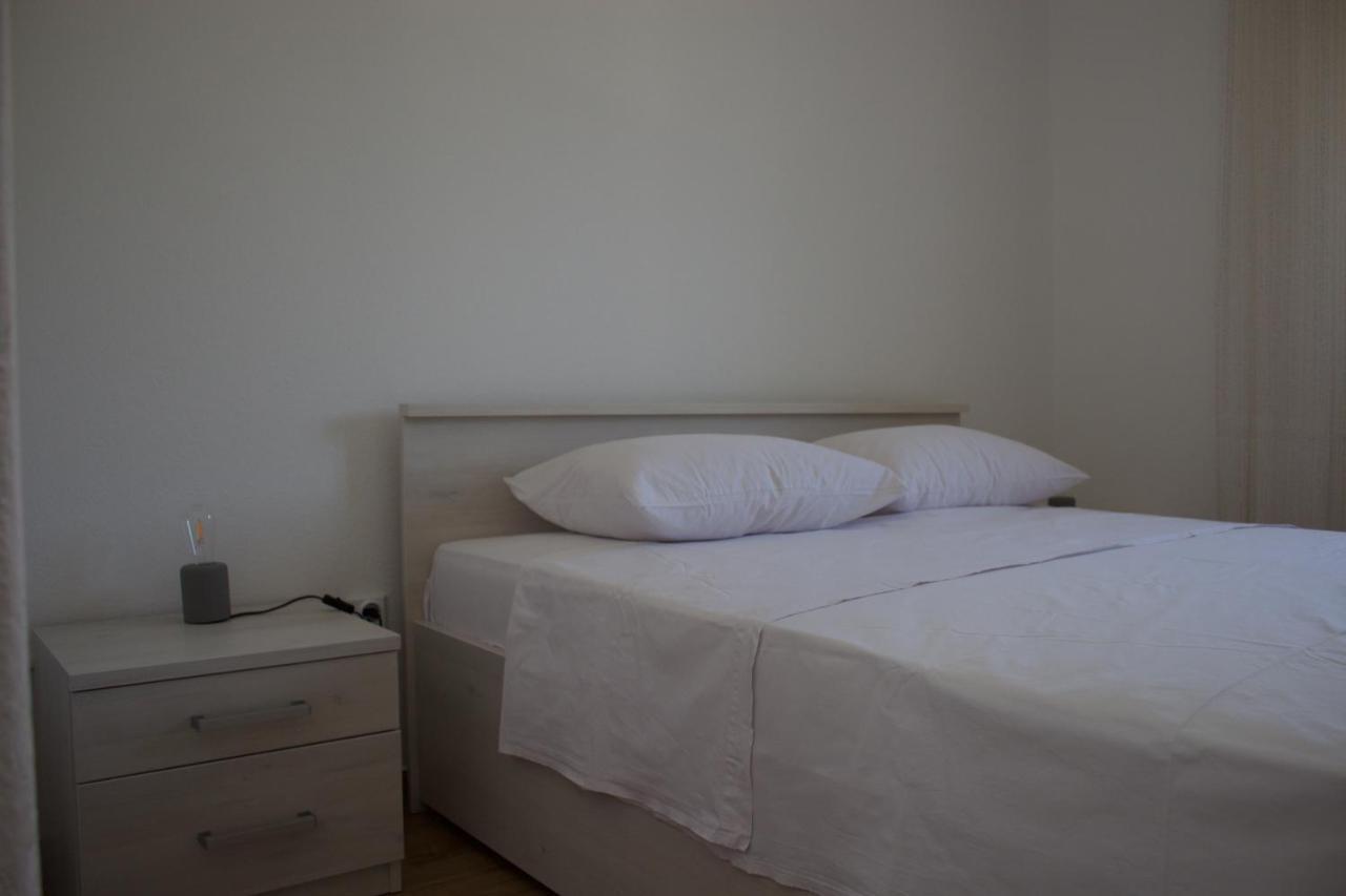 Apartmani Bauk Pucisca Exterior photo