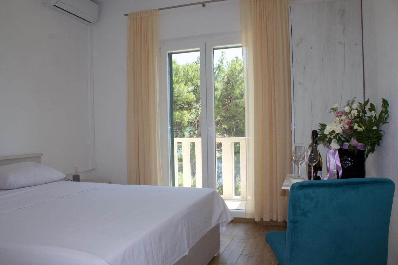 Apartmani Bauk Pucisca Exterior photo