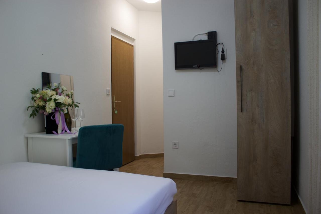 Apartmani Bauk Pucisca Exterior photo