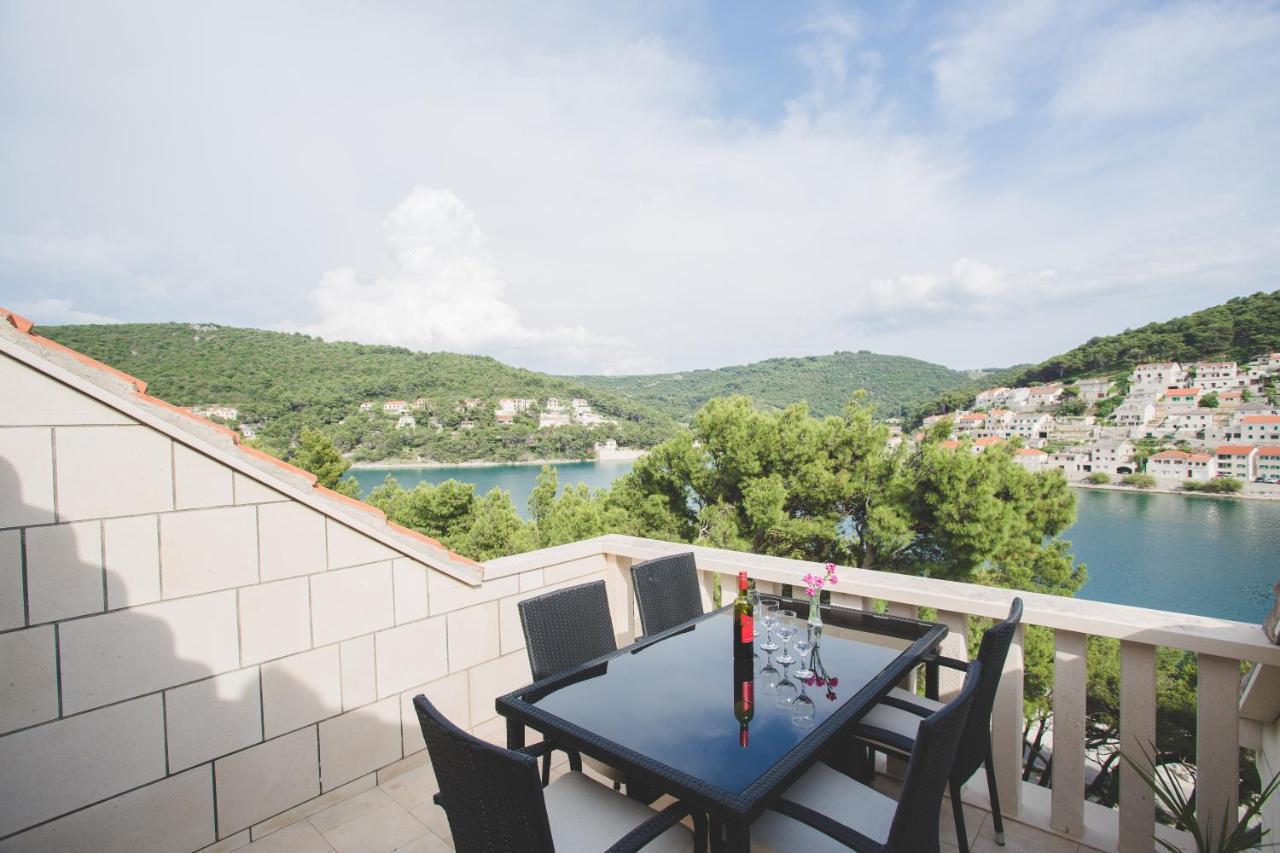 Apartmani Bauk Pucisca Exterior photo