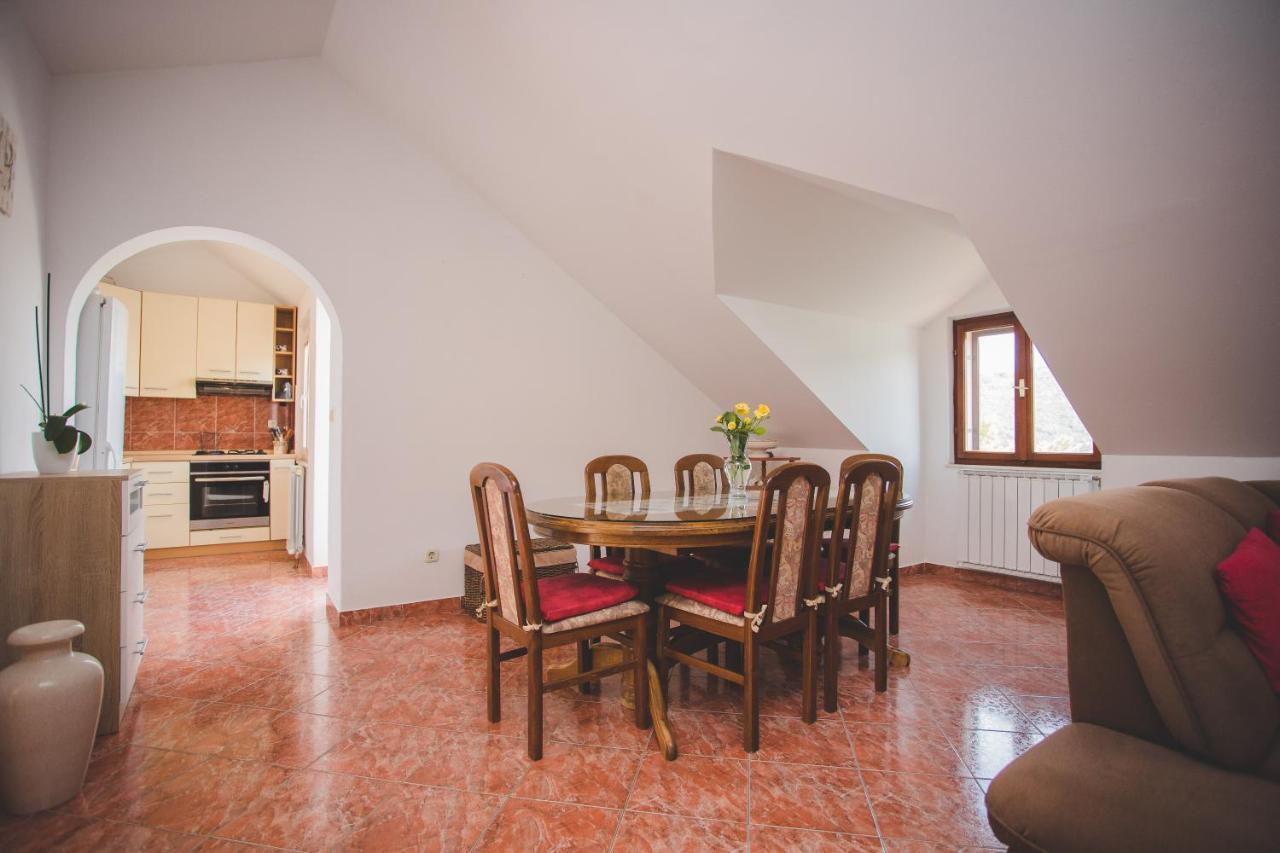 Apartmani Bauk Pucisca Exterior photo